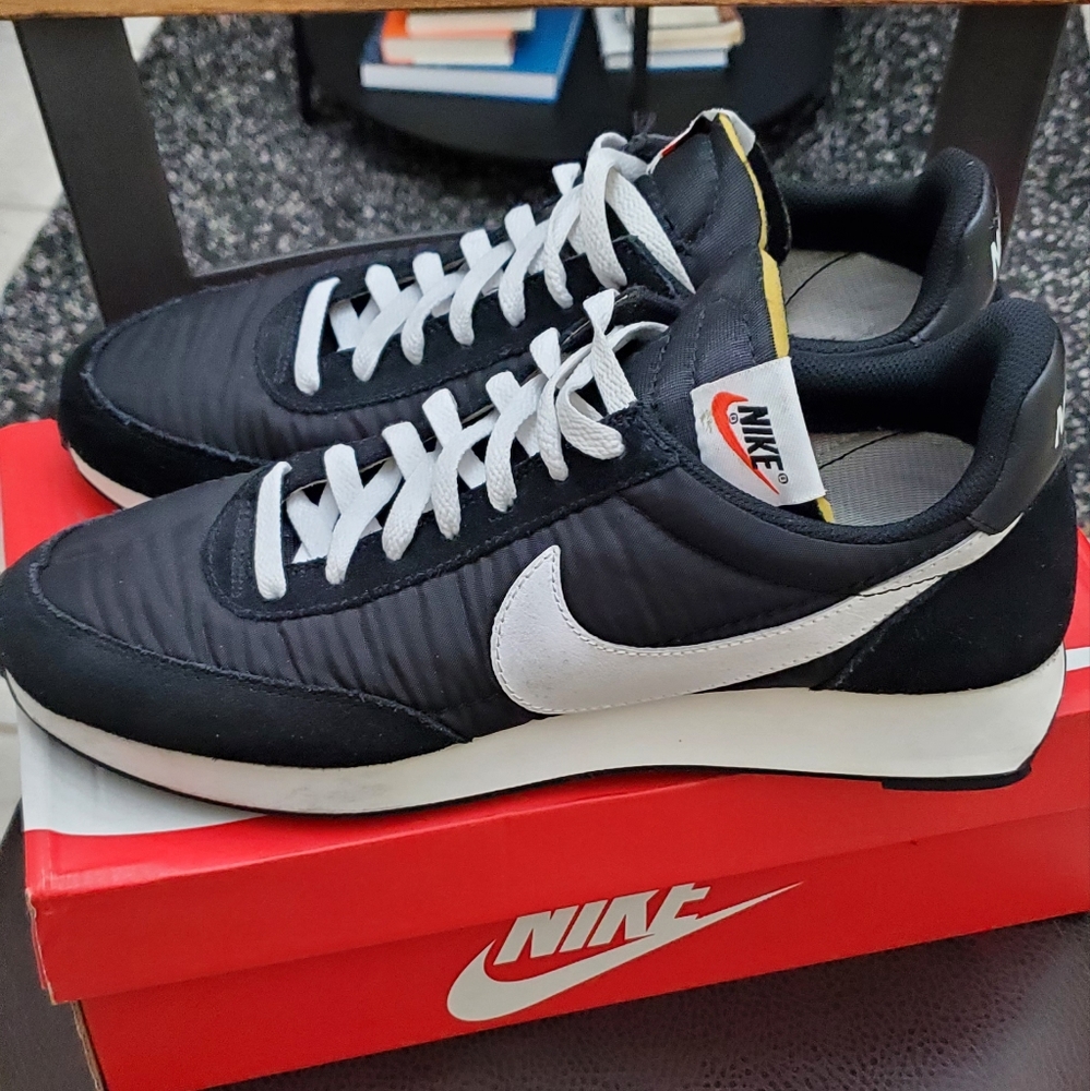 NIKE AIR TAILWIND 79